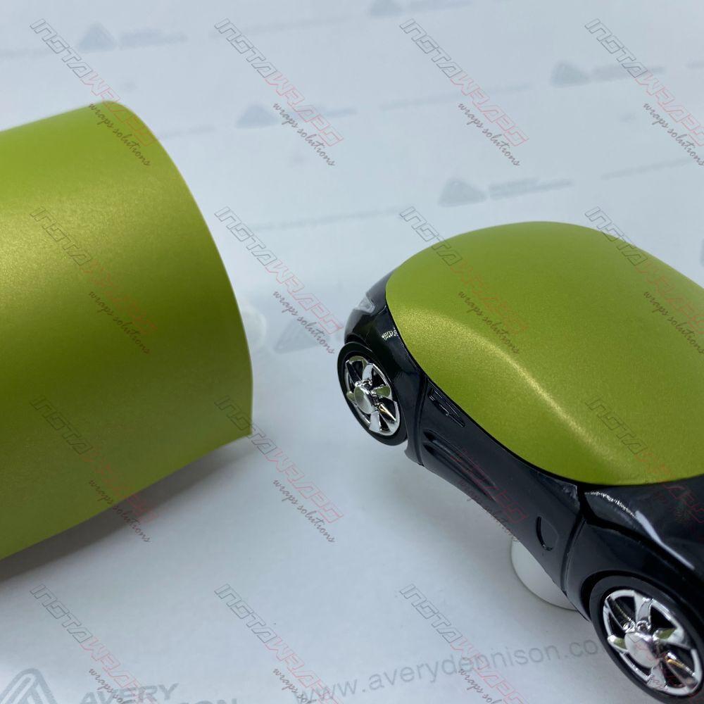 AVERY DENNISON SW900 SUPREME MATTE YELLOW GREEN METALLIC VINYL WRAP | SW900-243-M