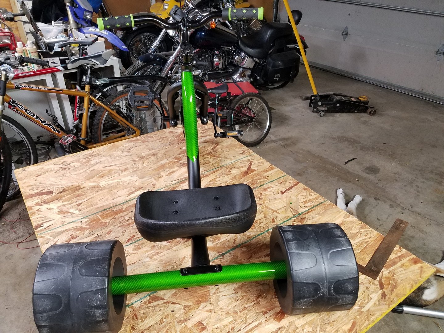 VVIVID VINYL XPO GLOSS GREEN TECH ART CARBON