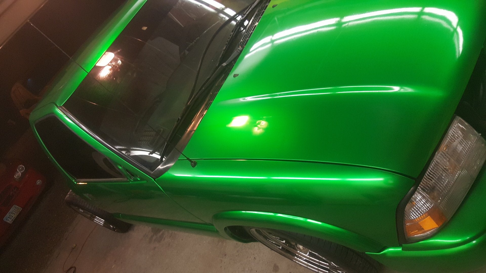 VVIVID VINYL XPO LIQUID METAL LIME GREEN