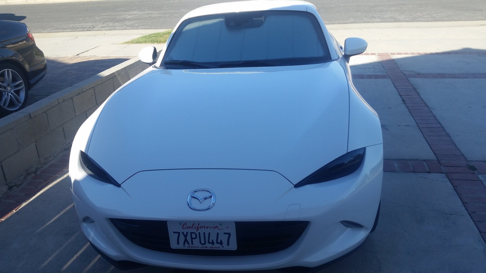 VVIVID VINYL ARMOR-TINT BLACKOUT (ULTRA-CONFORM) (WET APPLICATION)