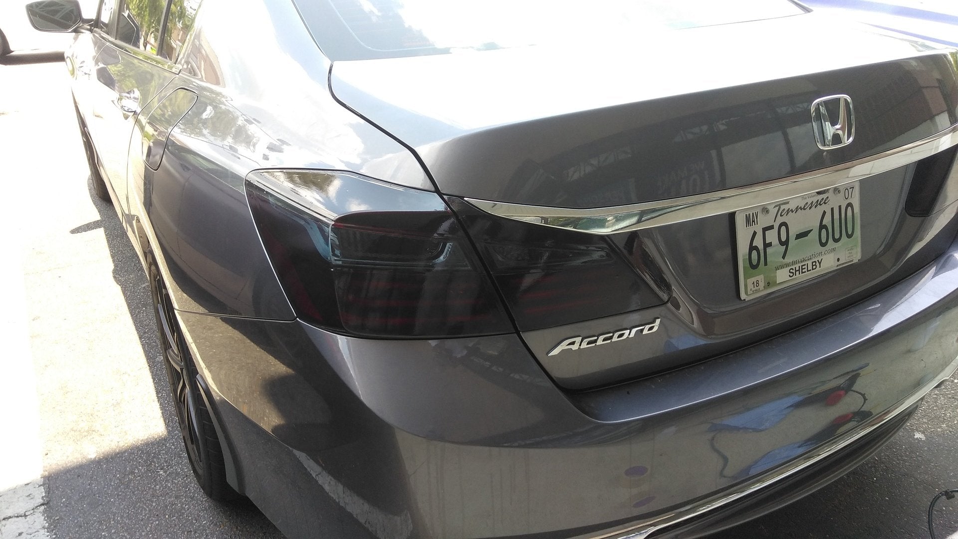 VVIVID VINYL ARMOR-TINT BLACKOUT (ULTRA-CONFORM) (WET APPLICATION)